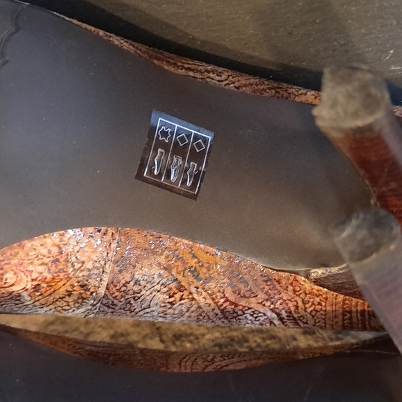 Moda Spana Pointed Leather Heels - Picture 8 of 12